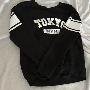 Cute girls black and white crewneck
